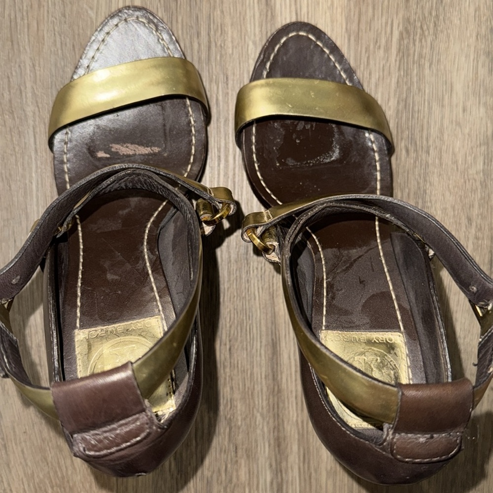Tory Burch Brown and Gold Strappy Sandals size - 6.5M - Picture 5 of 9